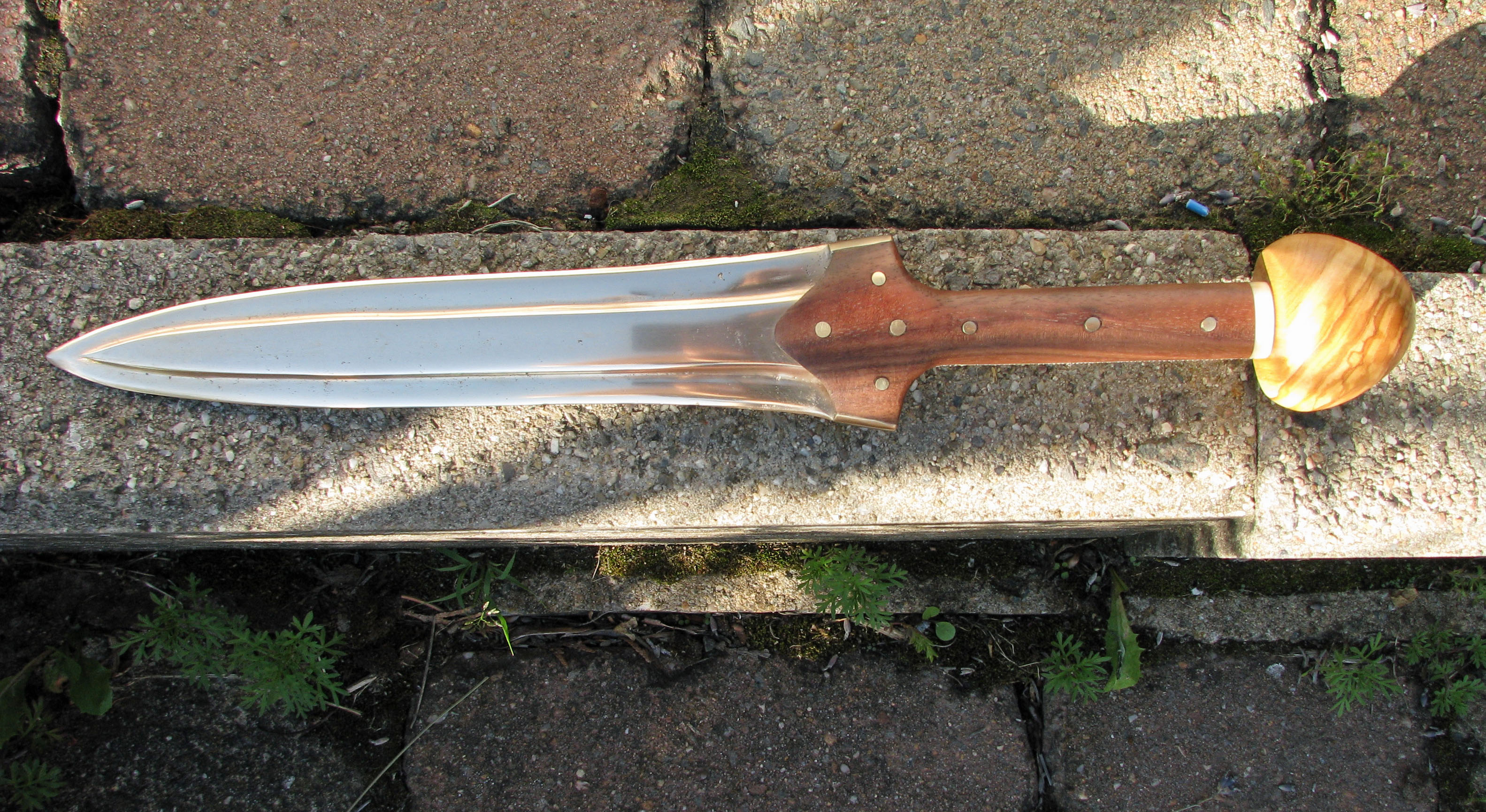 Mykenischer Bronzedolch Typ B