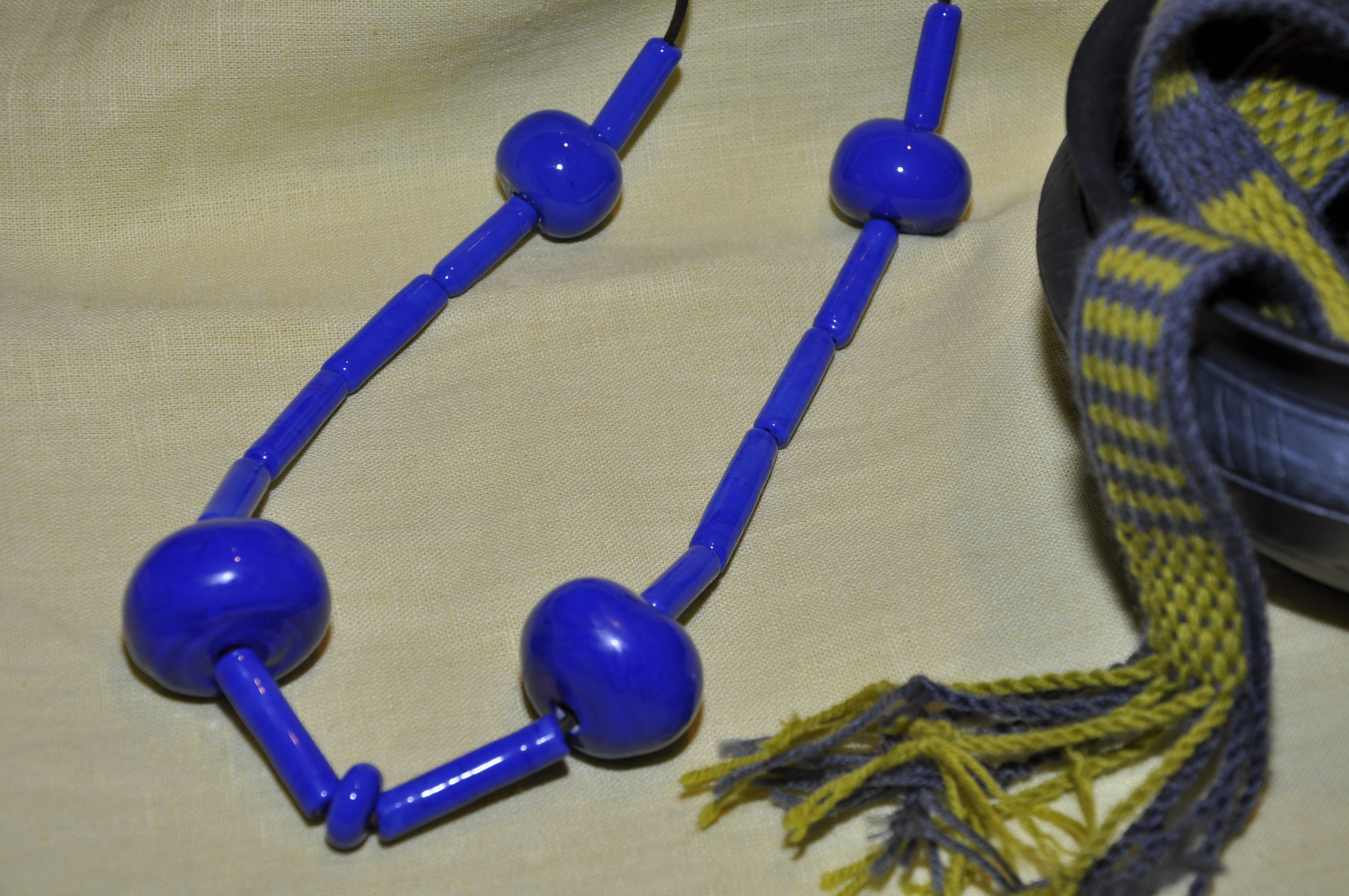 Replik einer Glasperlenkette nach bronzezeitlichem Vorbild