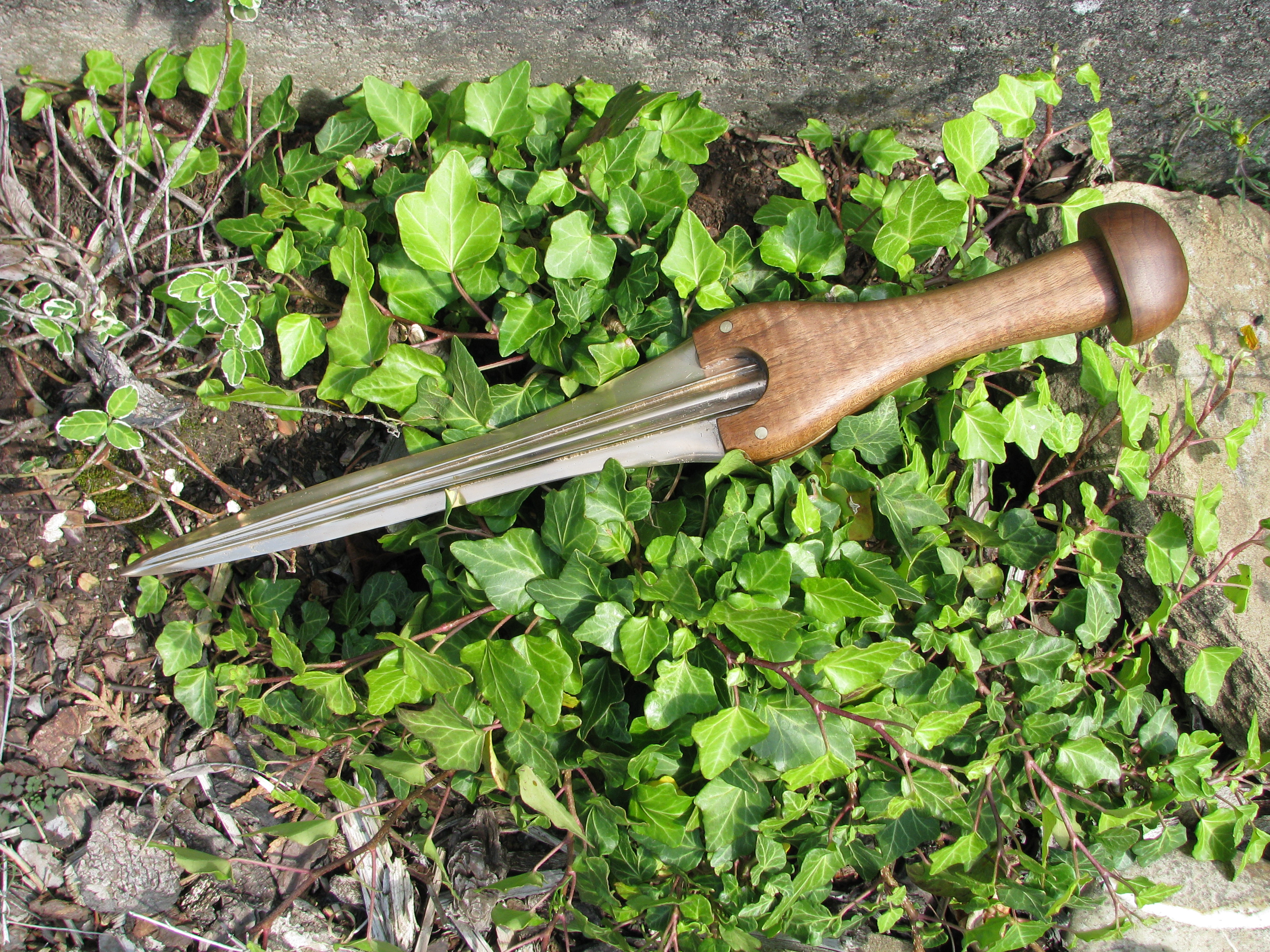 Minoischer Bronzedolch nach einem Fund von Platanos (Kreta)