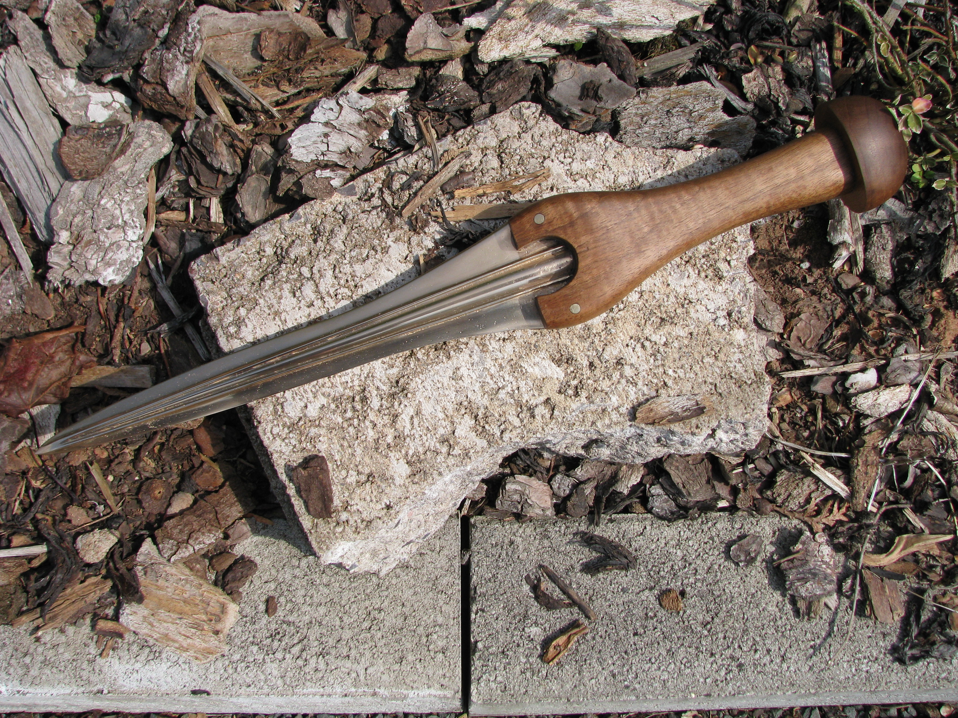 Minoischer Bronzedolch nach einem Fund von Platanos (Kreta)